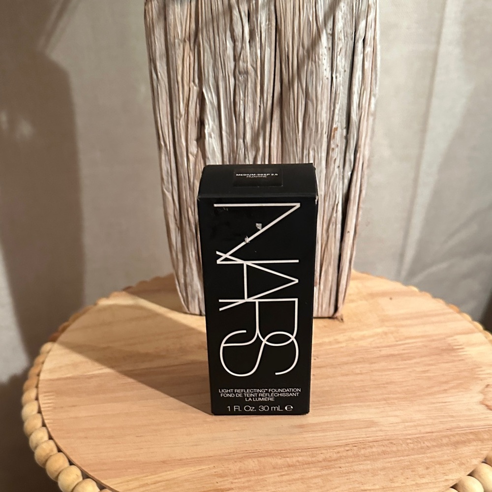 NARS Light Reflecting Foundation - Black